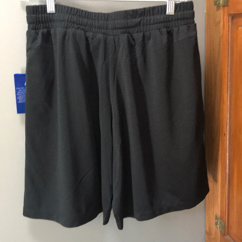 Starter black Basketball Shorts! - Picture 6 of 9